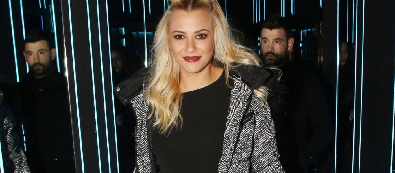 Λάουρα Νάργες: Δείτε την να «χτυπά» τατουάζ (φωτό)